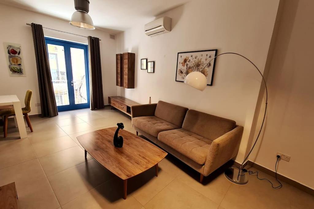 Cozy Inside.City & Beach Outside Apartment Sliema Exterior photo
