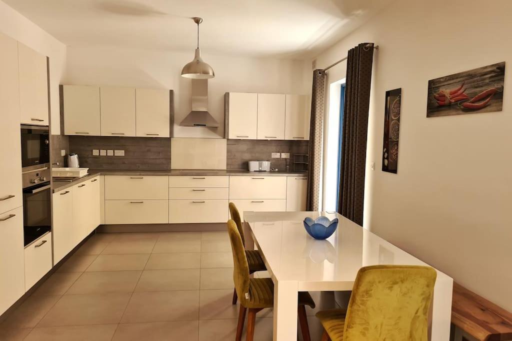 Cozy Inside.City & Beach Outside Apartment Sliema Exterior photo